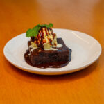 Brownie da casa com sorvete de creme