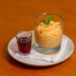Creme de papaia com licor de cassis